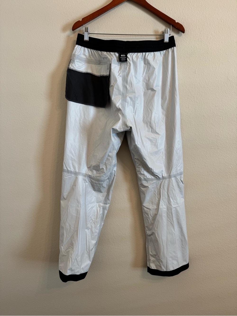 REI Co-Op Women Black Rain Track Pants Size Medium Short Pants - Picture 11 of 14